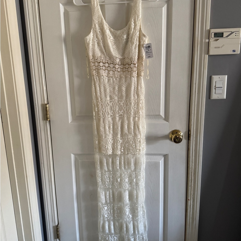 Elegant White Lace Maxi Dress